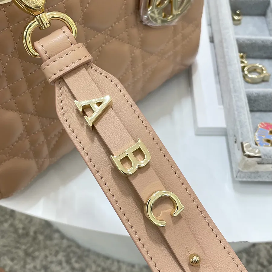 P700 Premium Quality CD 4 Compartment Sheepskin Tote