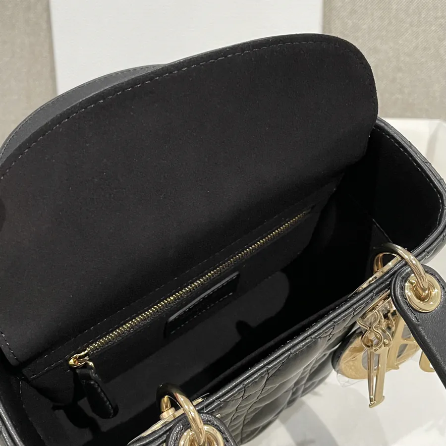 P700 Premium Quality Bucket Bag with Black Gold Trim