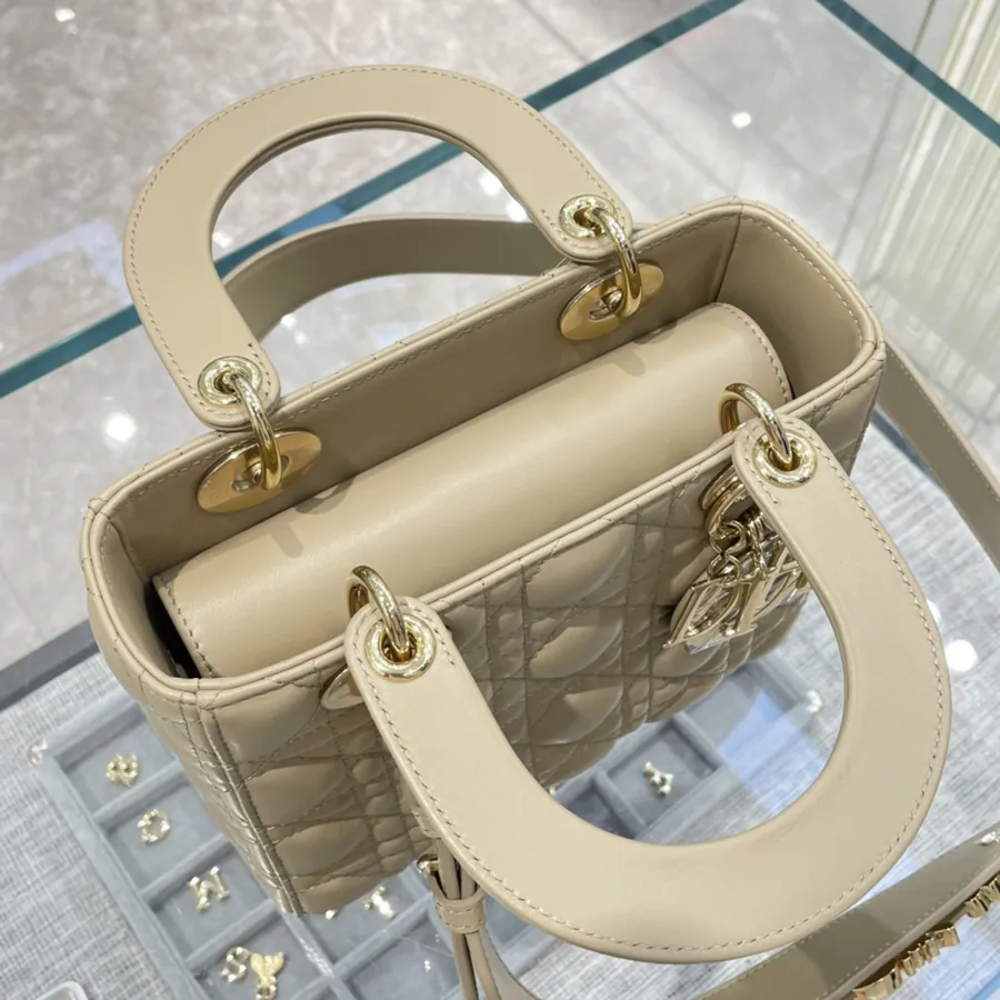 P700 Premium Quality CD Four Compartment Bag