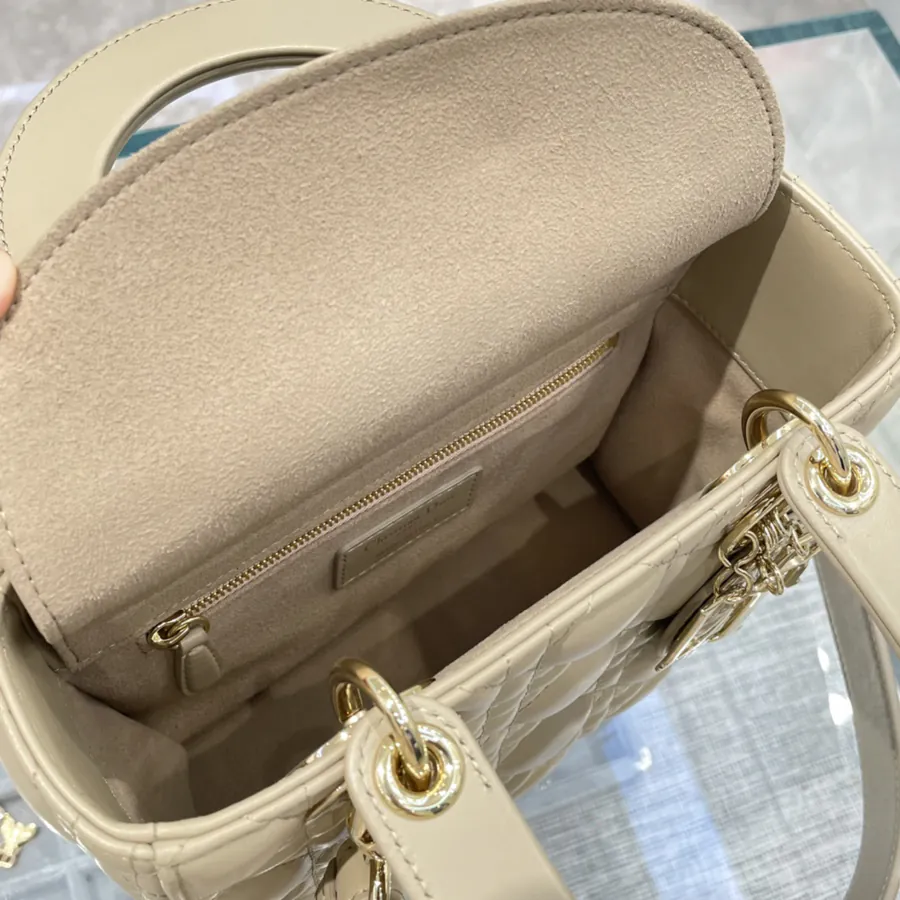 P700 Premium Quality CD Four Compartment Bag