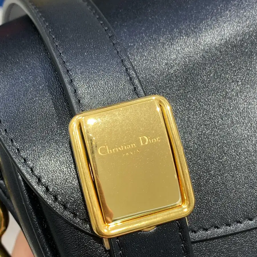 P700 Premium Quality Bucket Bag in Black