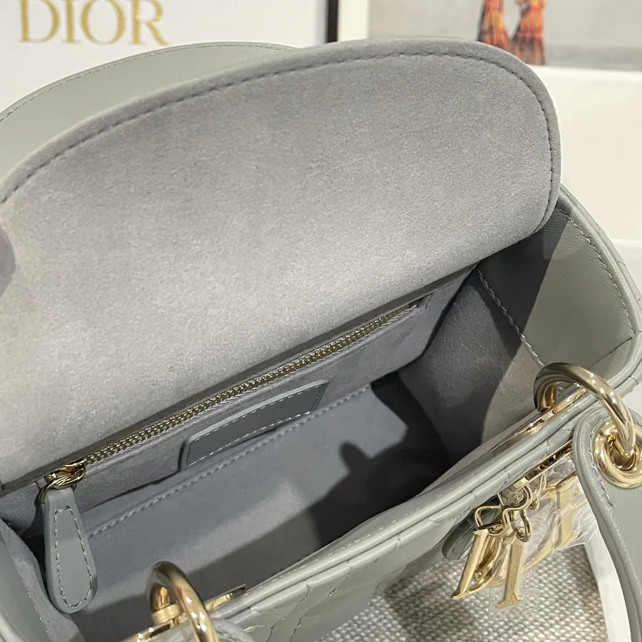 P600 Premium Quality CD 17cm Sheepskin Clutch