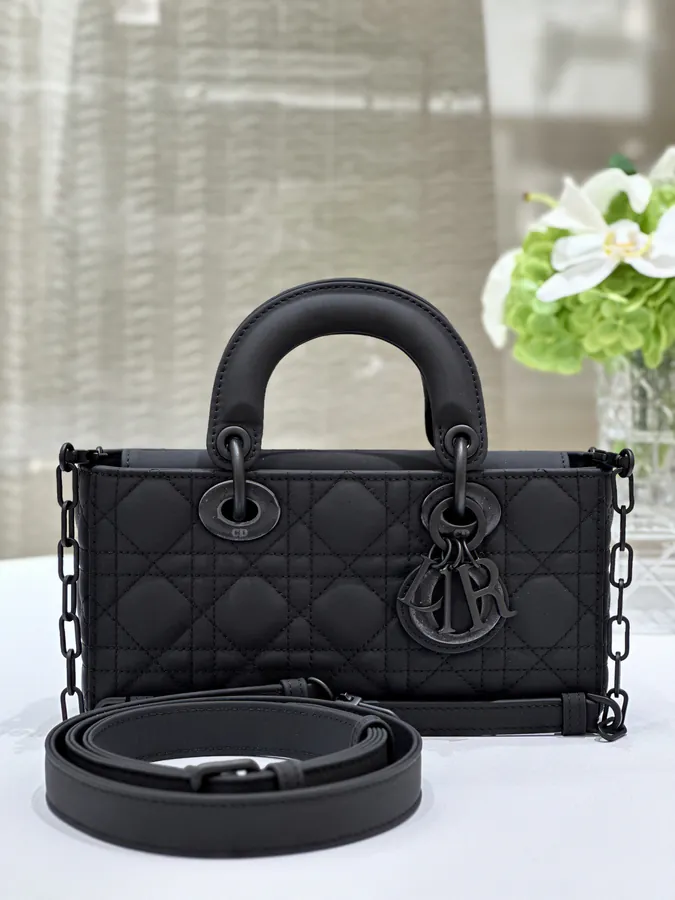 D Joy 22 Grained Calfskin Tote