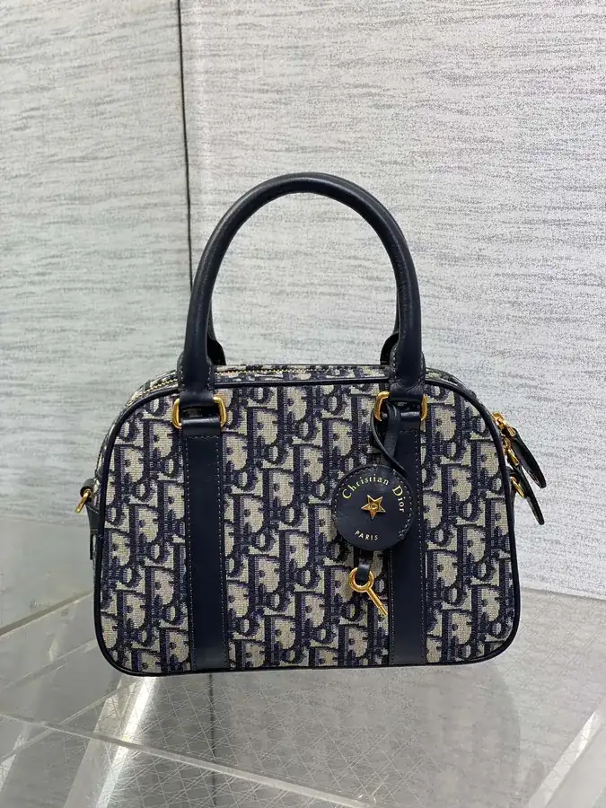 D Vibe Bowling Bag Medium Sporty and Stylish