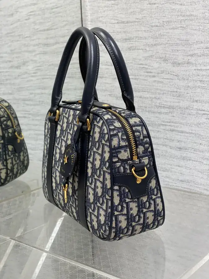 D Vibe Bowling Bag Medium Sporty and Stylish