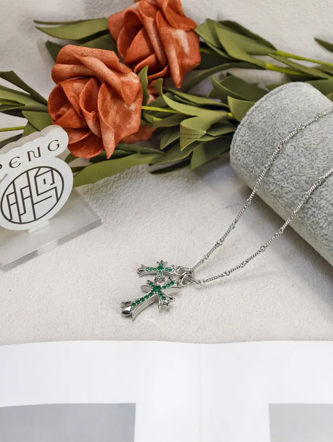 CROOS Double Cross Pendant White Gold Green Diamond Necklace