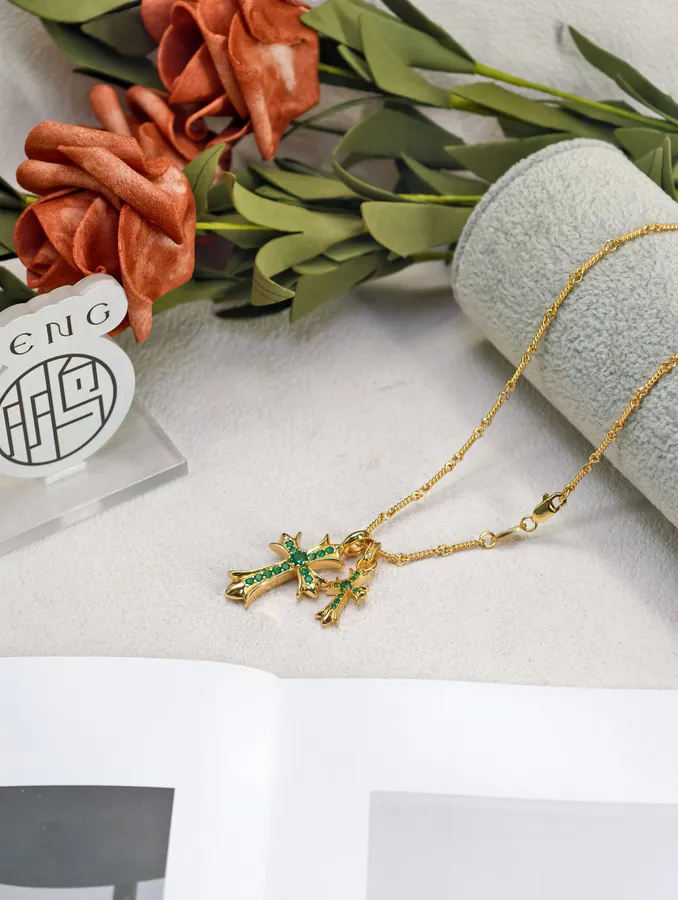 CROOS Double Cross Pendant Gold Green Diamond Necklace