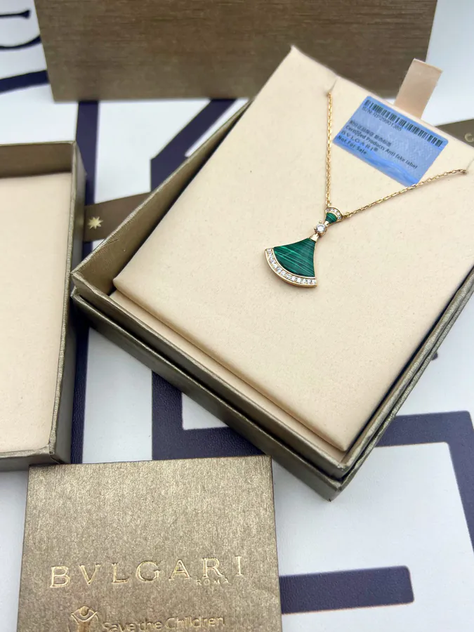 Bulgari孔雀石大号项链