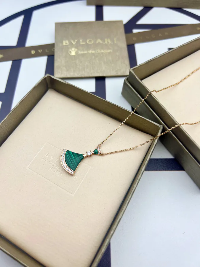 Bulgari孔雀石大号项链