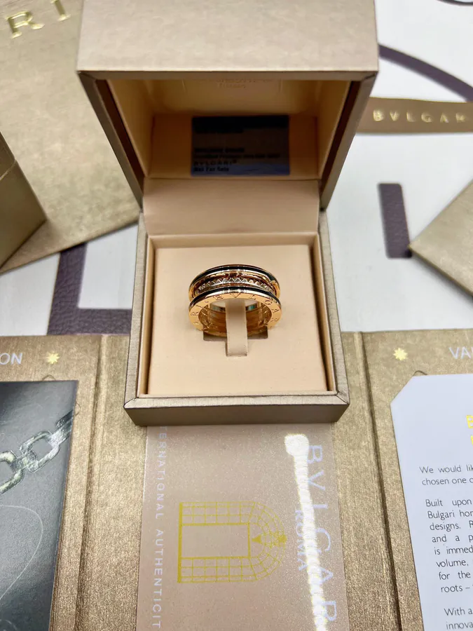 Bulgari Narrow Roman Clasp Black Edge Ring