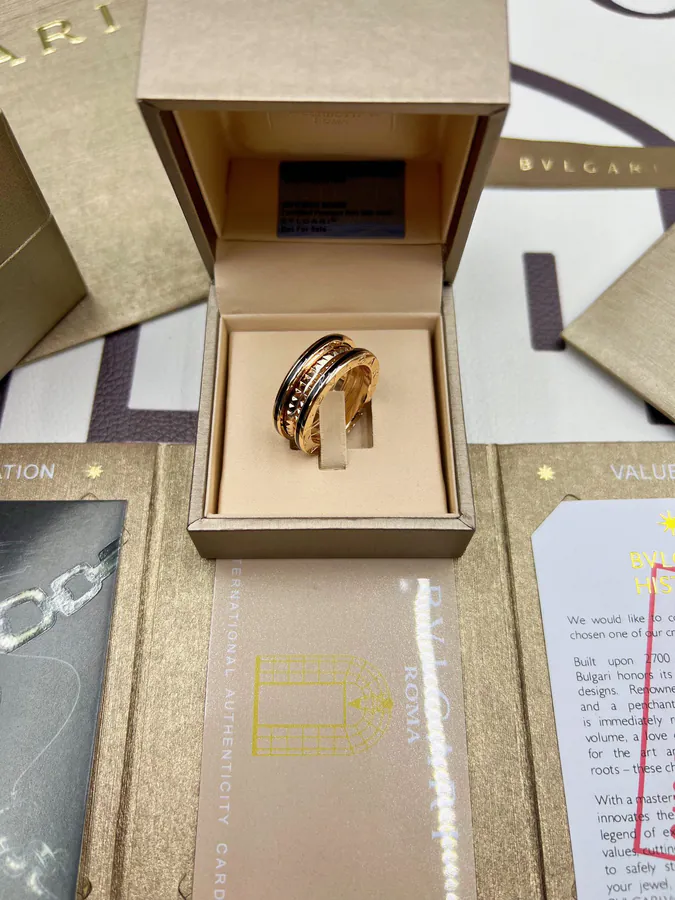 Bulgari Narrow Roman Clasp Black Edge Ring