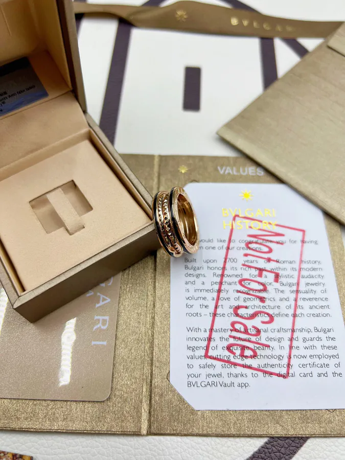 Bulgari Narrow Roman Clasp Black Edge Ring