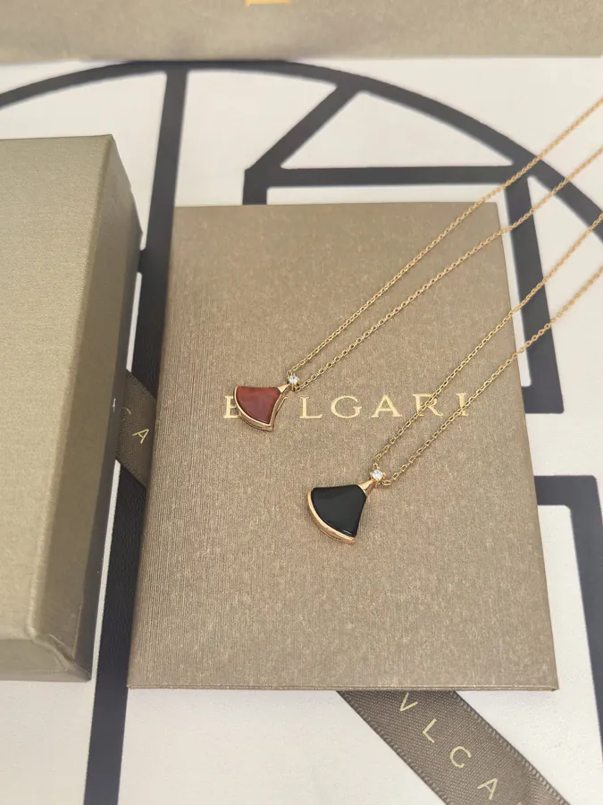 Bulgari Red Zircon Necklace with Lattice Dress Design