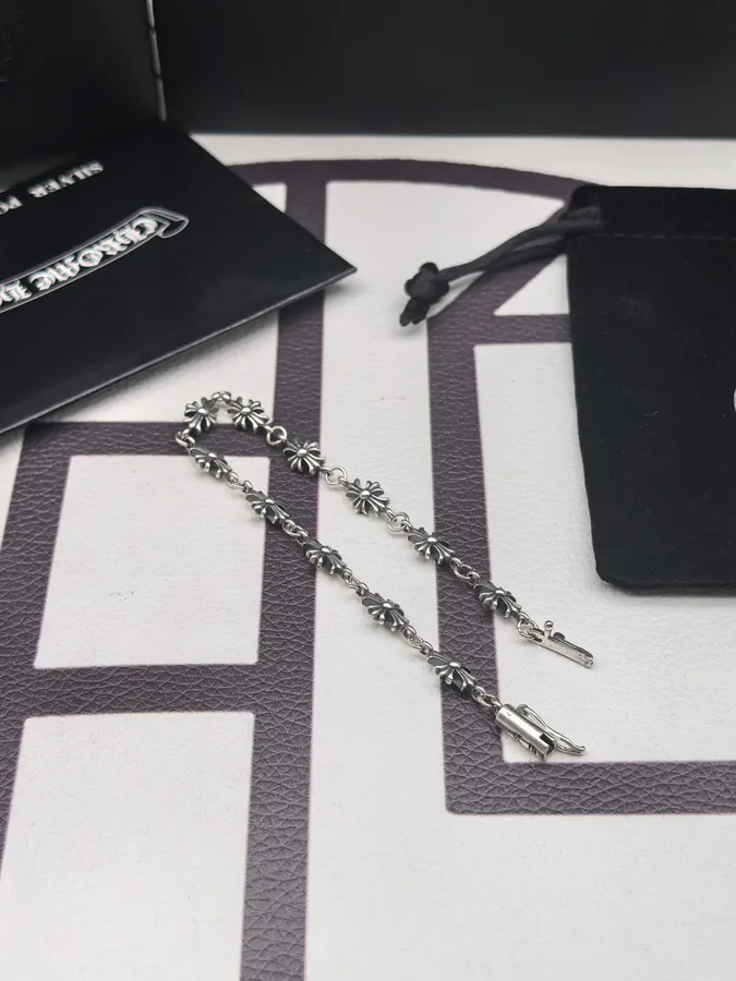 CROOS Cross Pendant Bracelet
