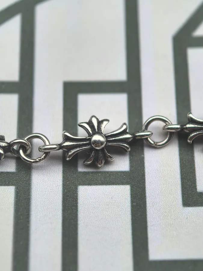 CROOS Cross Pendant Bracelet