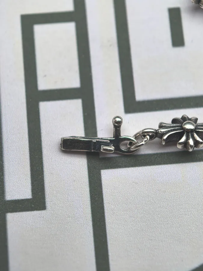 CROOS Cross Pendant Bracelet