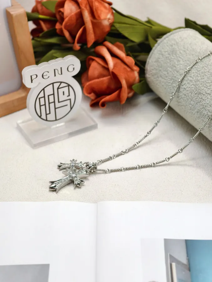 CROOS Double Cross Pendant with Sparkle and Diamonds