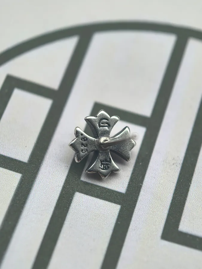 CROOS Cross Pendant Earrings