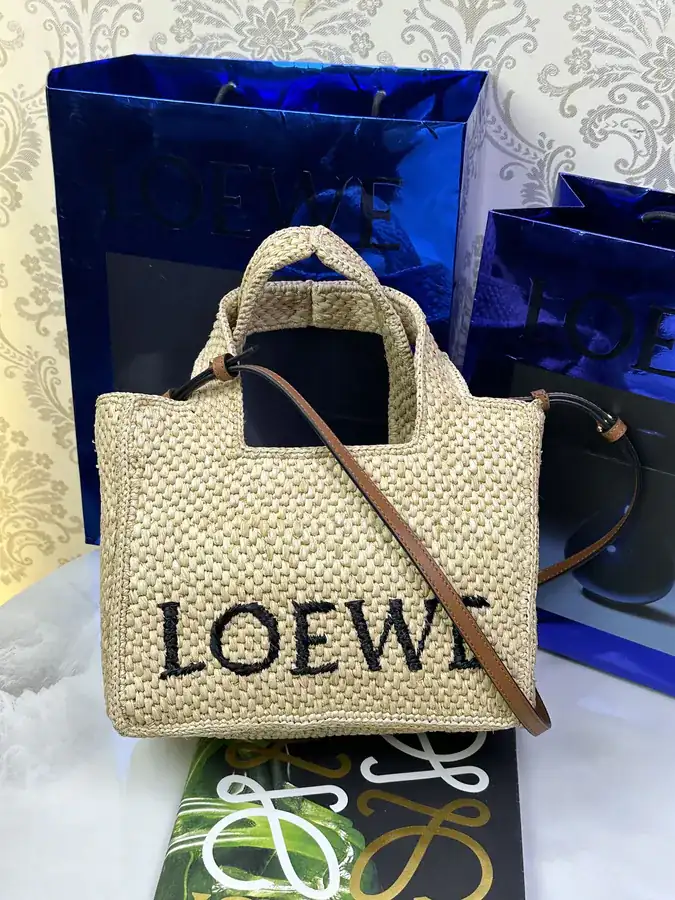 Löwe Font Tote Small Size