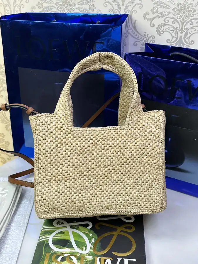 Löwe Font Tote Small Size