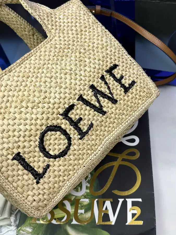 Löwe Font Tote Small Size