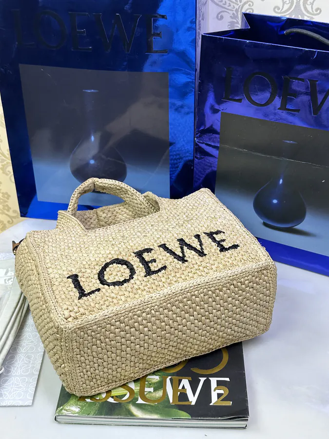 Löwe Font Tote Small Size