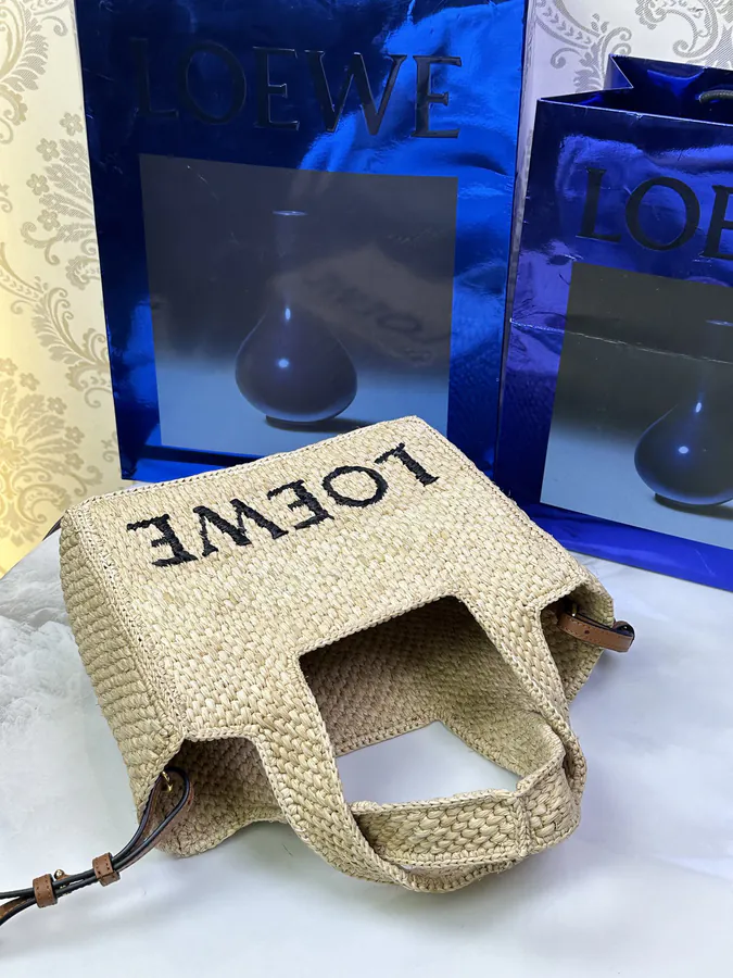 Löwe Font Tote Small Size