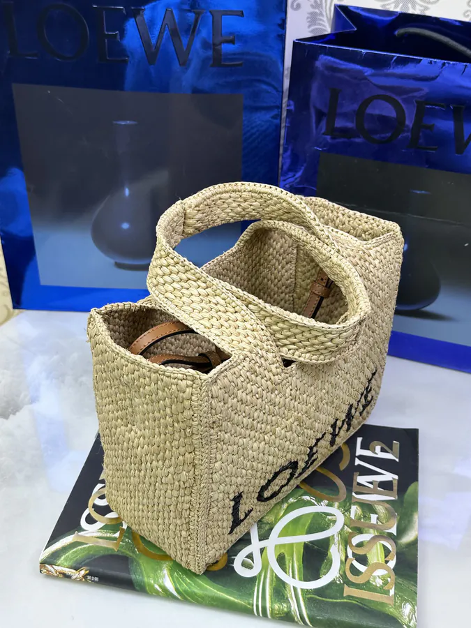 Löwe Font Tote Small Size
