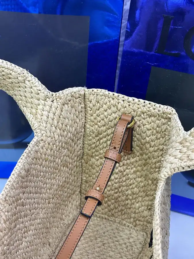 Löwe Font Tote Small Size