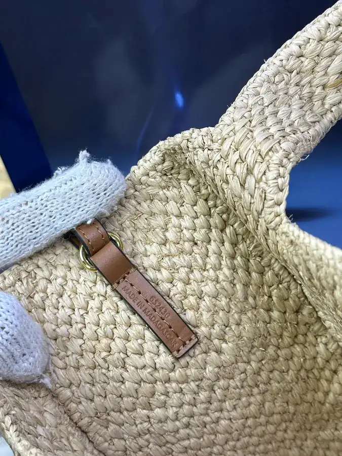 Löwe Font Tote Small Size