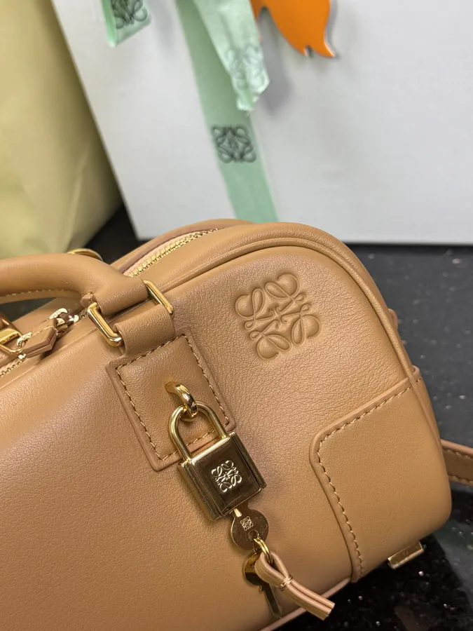 Amazona 23 Cropped Bowling Bag