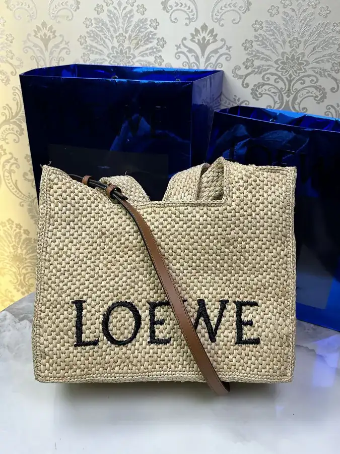 Löwë Font Tote Medium