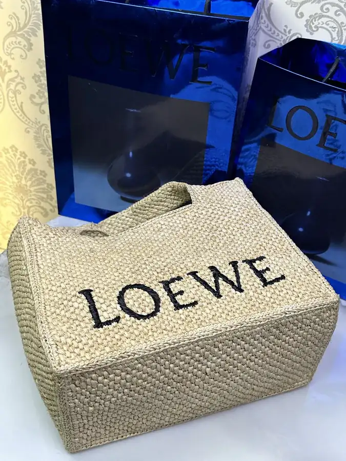 Löwë Font Tote Medium