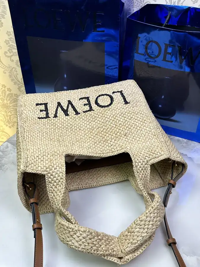 Löwë Font Tote Medium