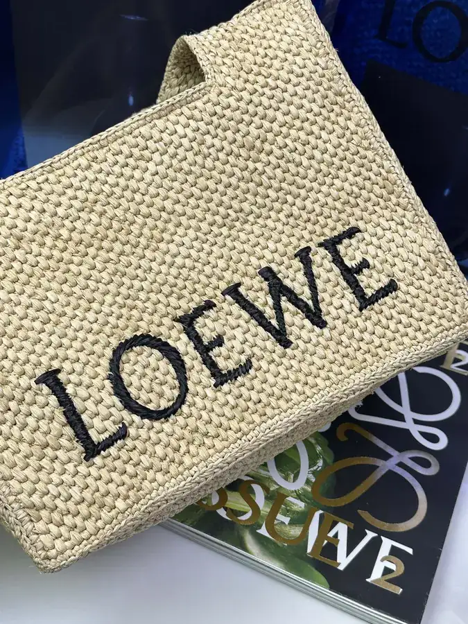 Löwë Font Tote Medium
