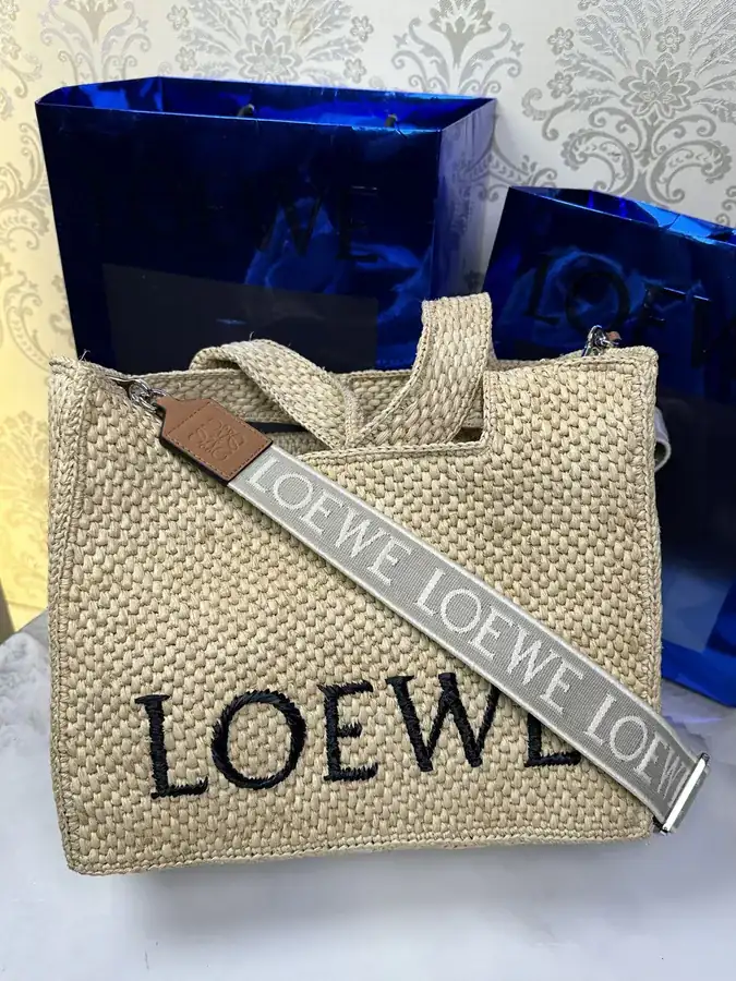 Löwë Font Tote Medium