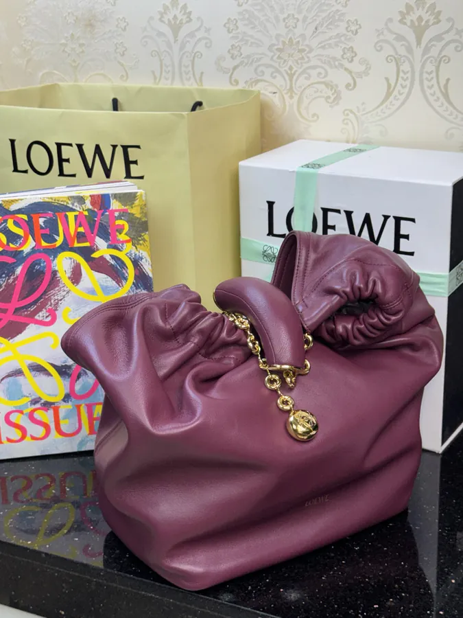Squeeze Handbag in Nappa Leather Medium Size