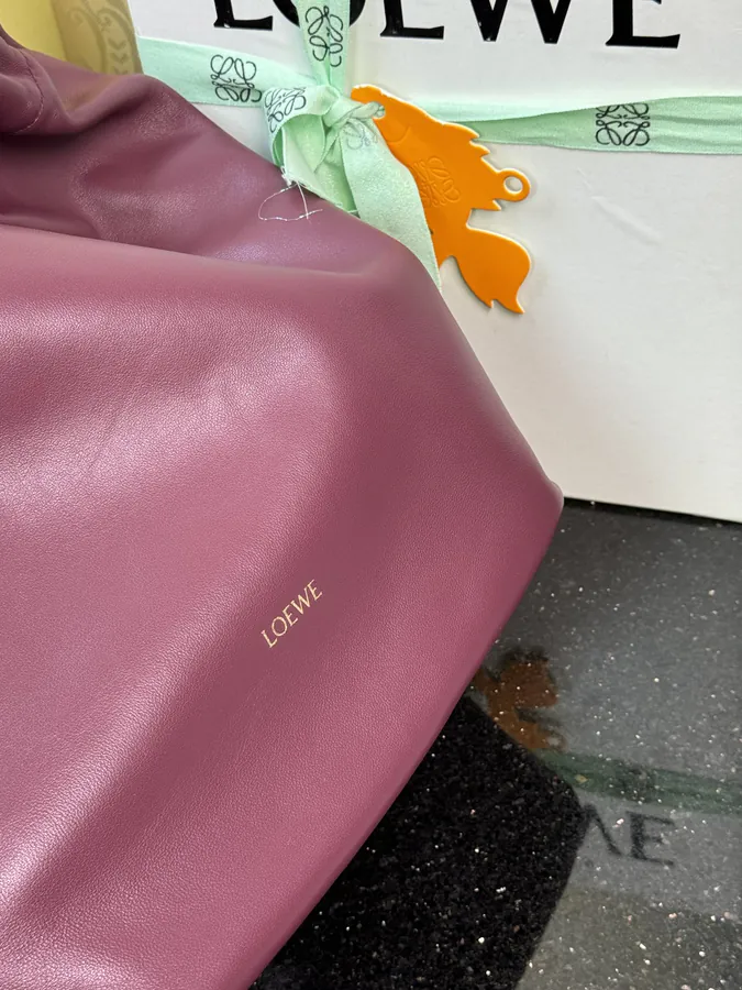 Squeeze Handbag in Nappa Leather Medium Size