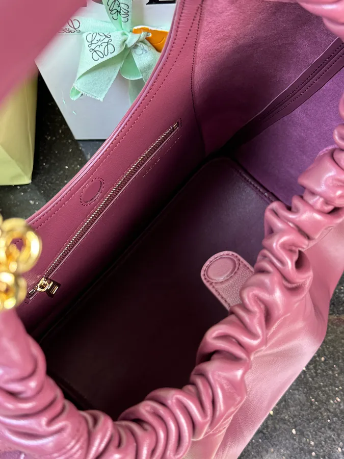 Squeeze Handbag in Nappa Leather Medium Size