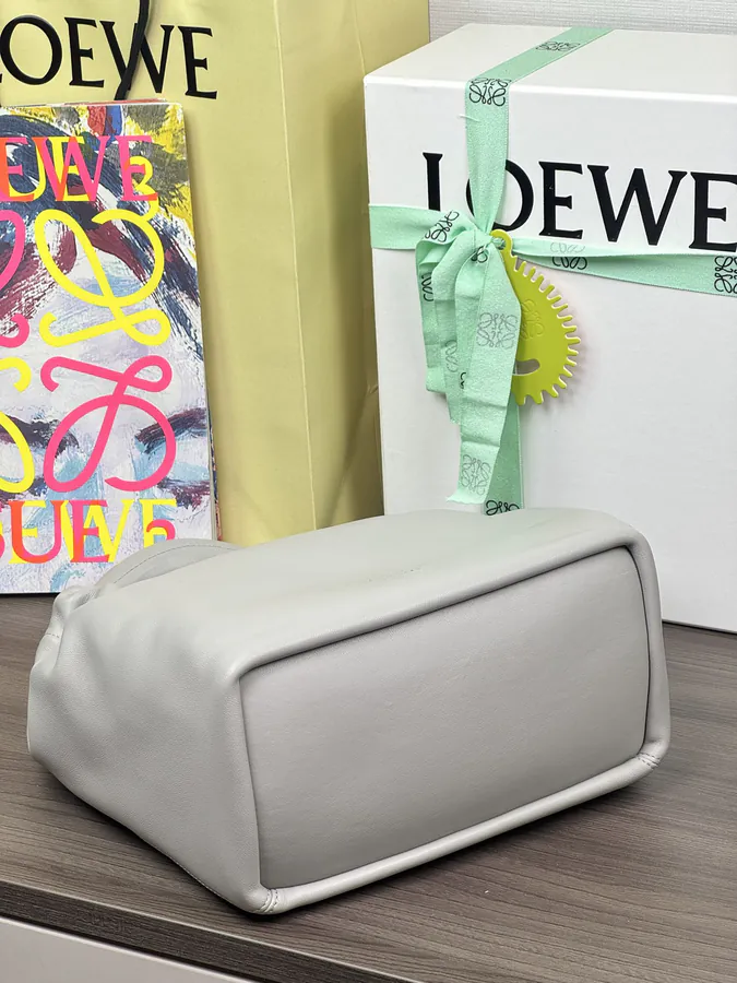 Squeeze Handbag Small Size, Silver Gray