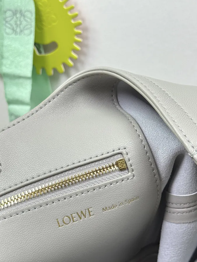 Squeeze Handbag Small Size, Silver Gray