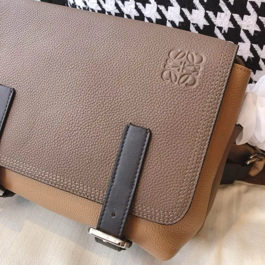 Loe❤️we New XS Military Messenger Bag