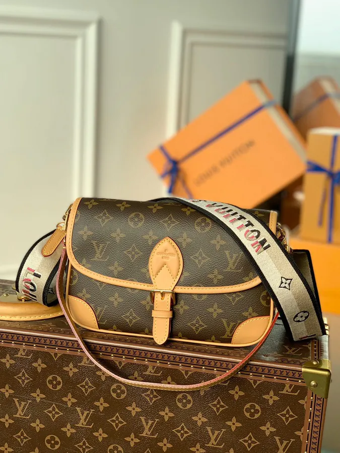 DIANE Handbag with Detachable Strap Large Size