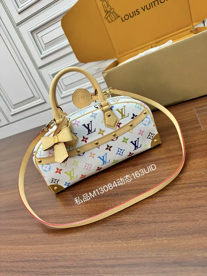 M13084 Exclusive Private Collection Handbag