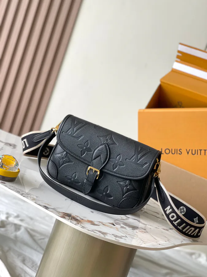 DIANE Handbag M46386 Black Dynamic Chip Edition