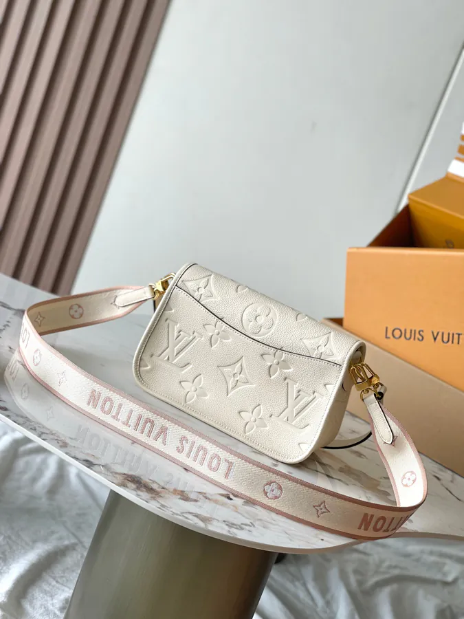 DIANE Handbag M46388 White Dynamic Chip Version
