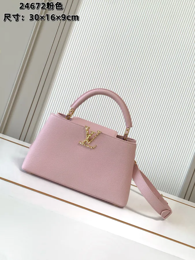 Capucines East West Medium Handbag