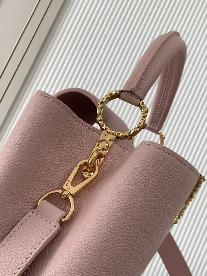 Capucines East West Medium Handbag