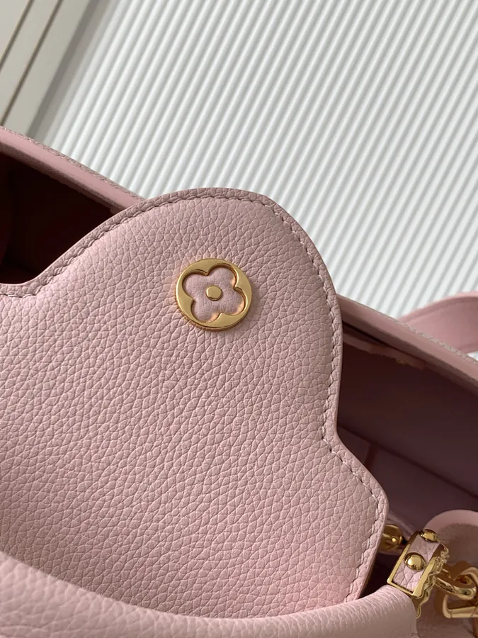 Capucines East West Medium Handbag
