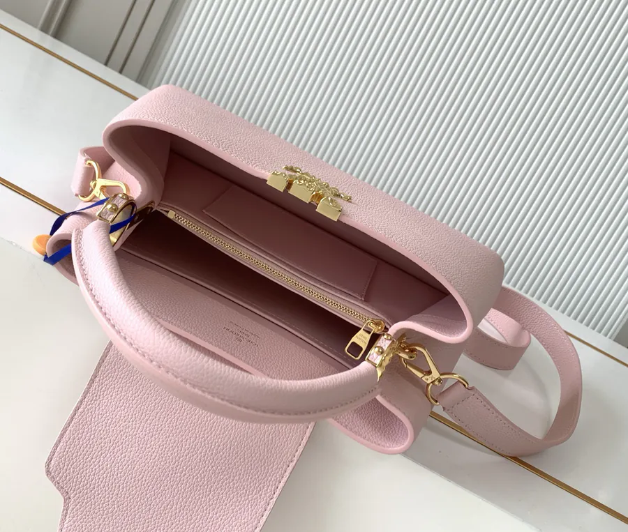 Capucines East West Medium Handbag